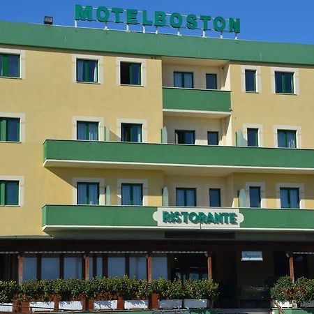 Motel Boston Silvi Marina Exterior photo